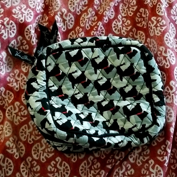 Vera Bradley Accessories - VERA BRADLEY MAKEUP CARRY CASE